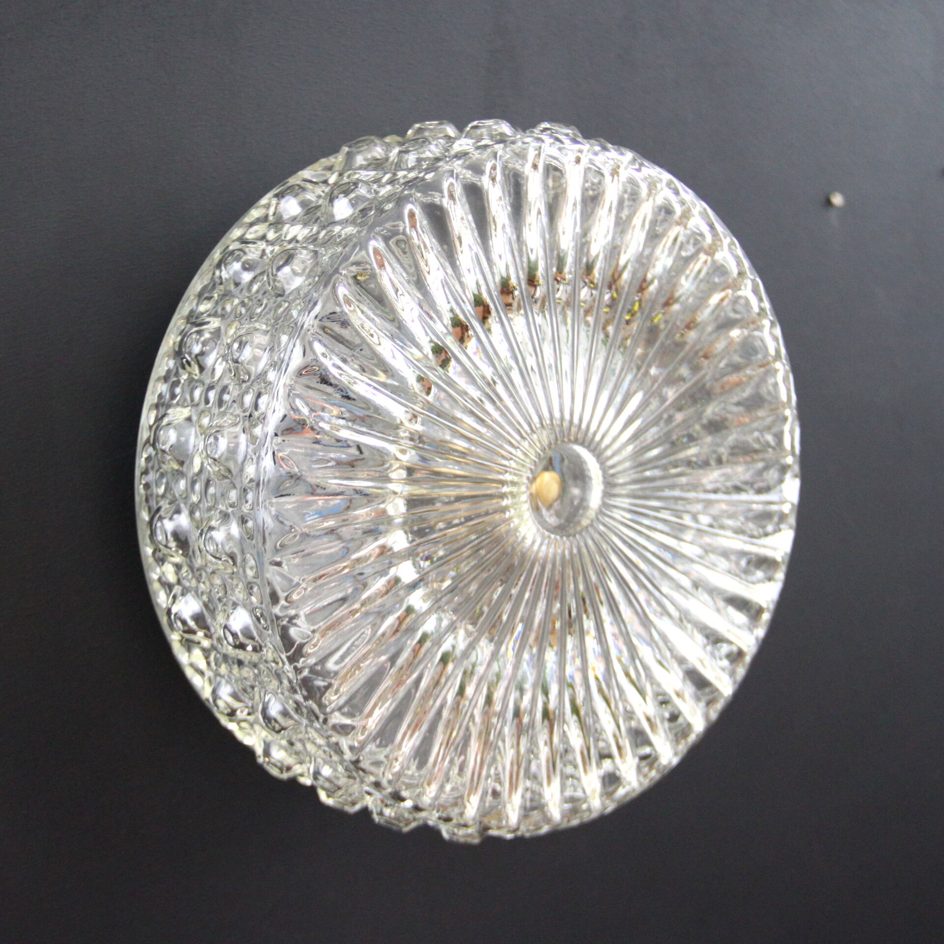 Round ceiling lamp