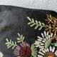 Coussin lin noir brodé