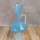 Vase en opaline bleue sur pied – vintage