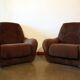 Paire de fauteuils velours seventies