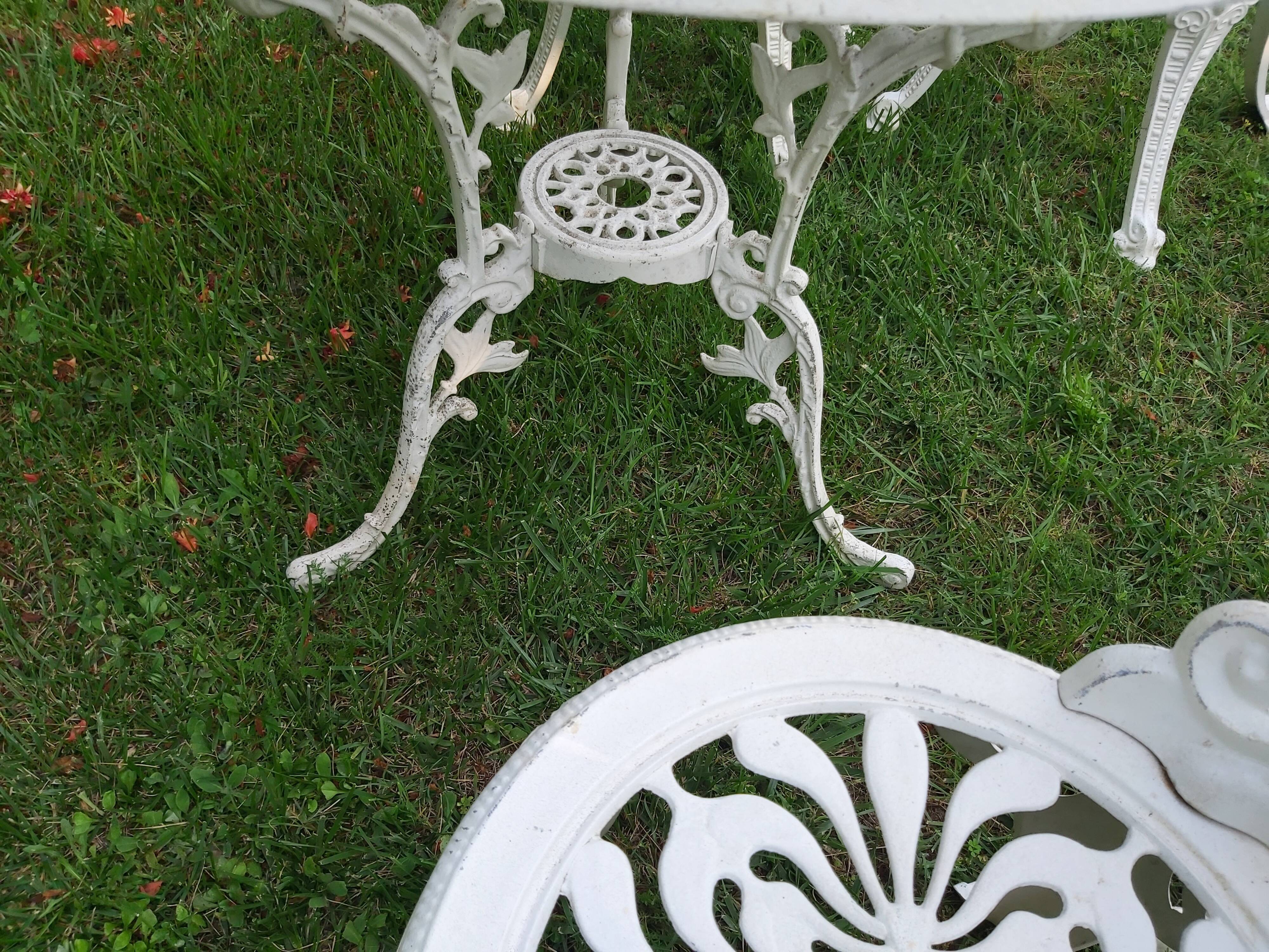 Cast aluminum garden furniture