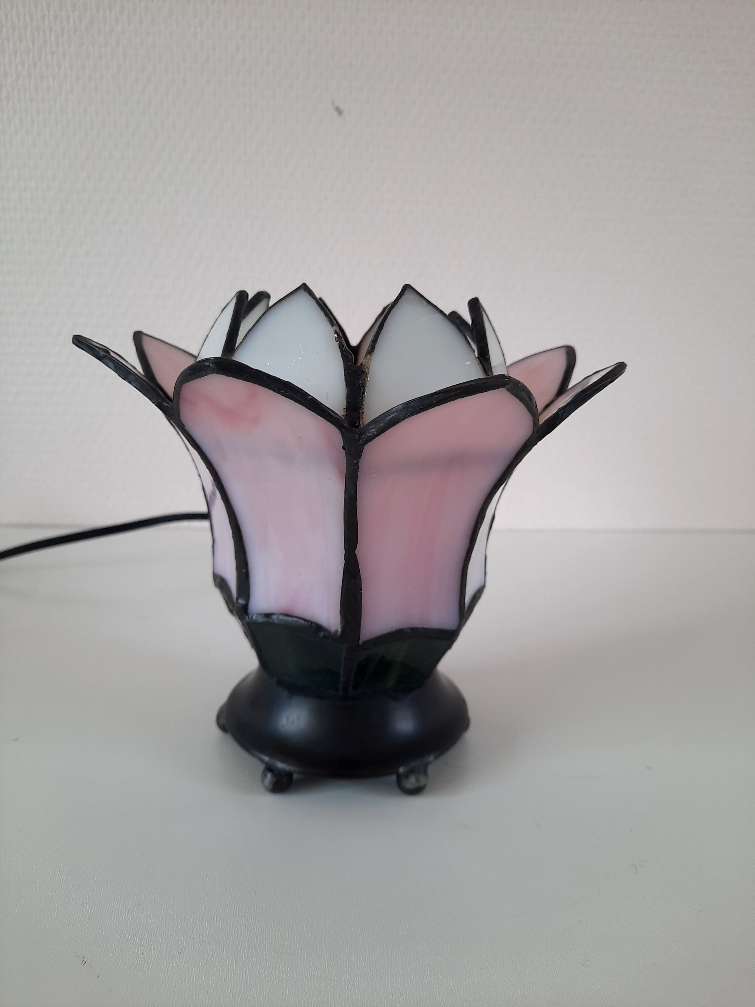 Lotus lamp in the taste of the tiffany house