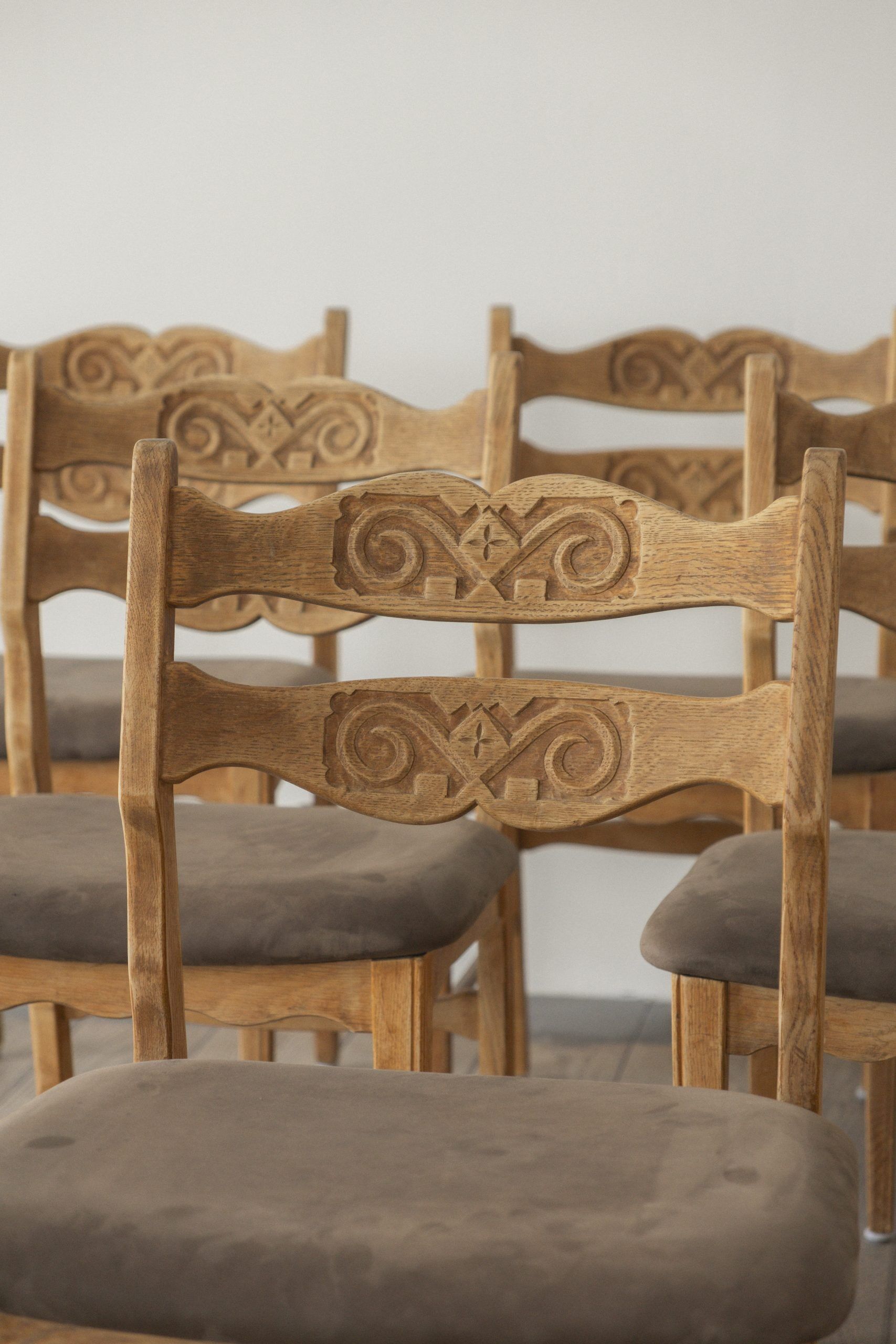 Henning Kjærnulf, chaise de salle à manger en chêne massif (ensemble de six)