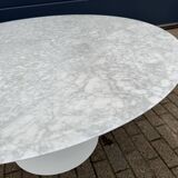 Original round dining table Knoll Tulip (152cm) Carrara