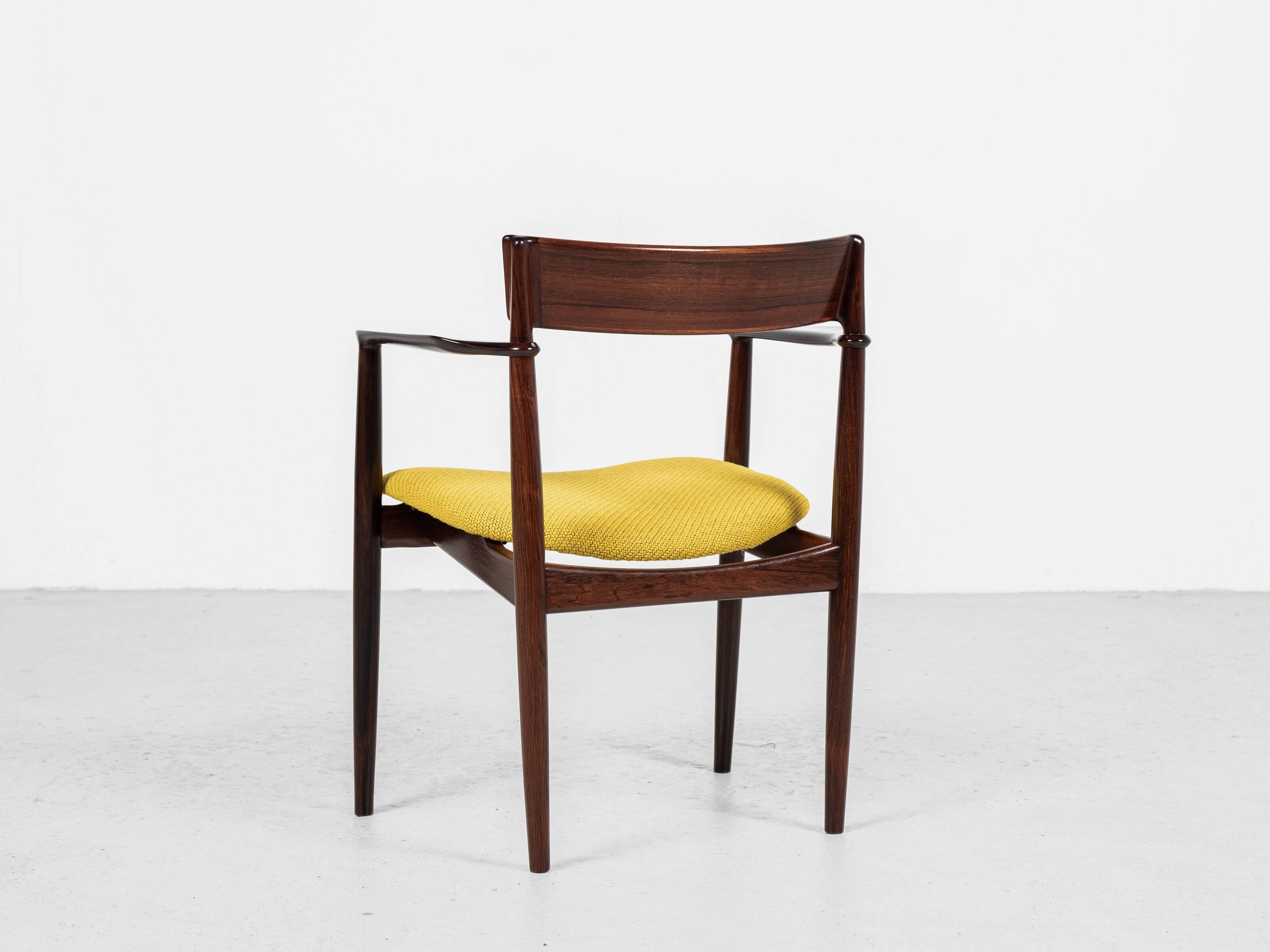 Midcentury Danish chair with armrests in rosewood by Henry Rosengren Hansen for Brande Møbelindustri