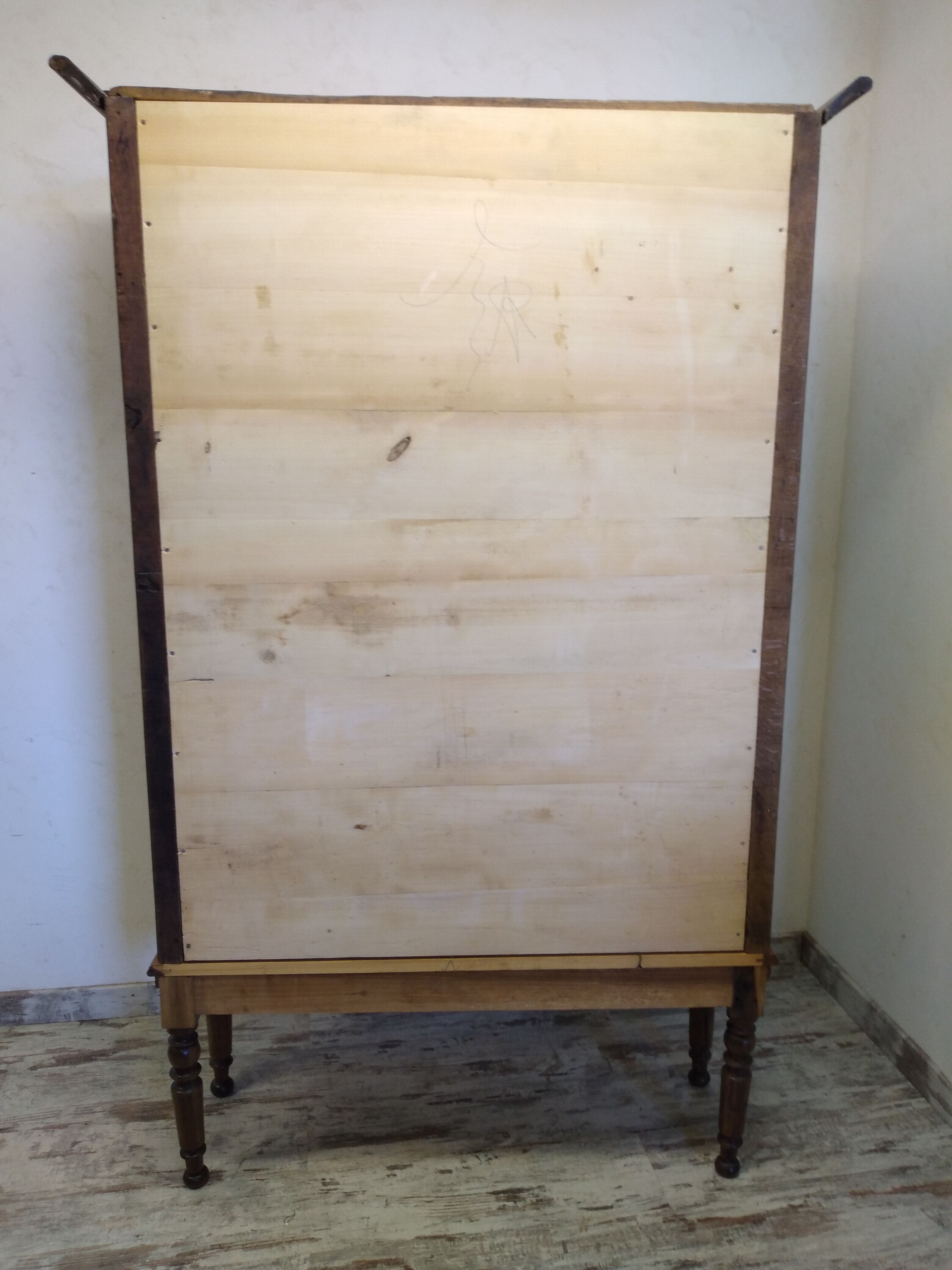 Atypical antique showcase