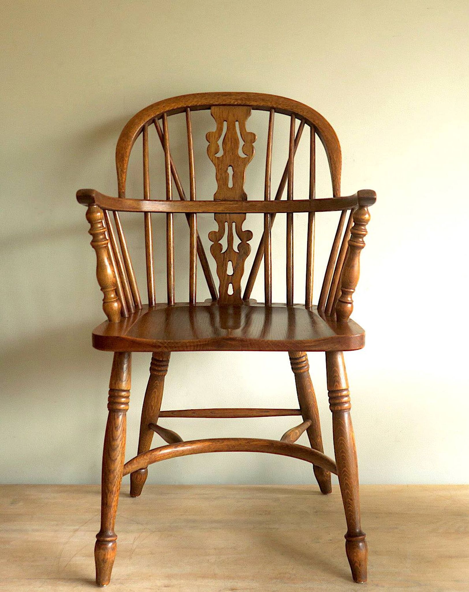 Mid century solid oak lyre-back Windsor elbow chair, 1960s