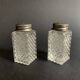 Salière et poivrières en verre pointe de diamant des années 60