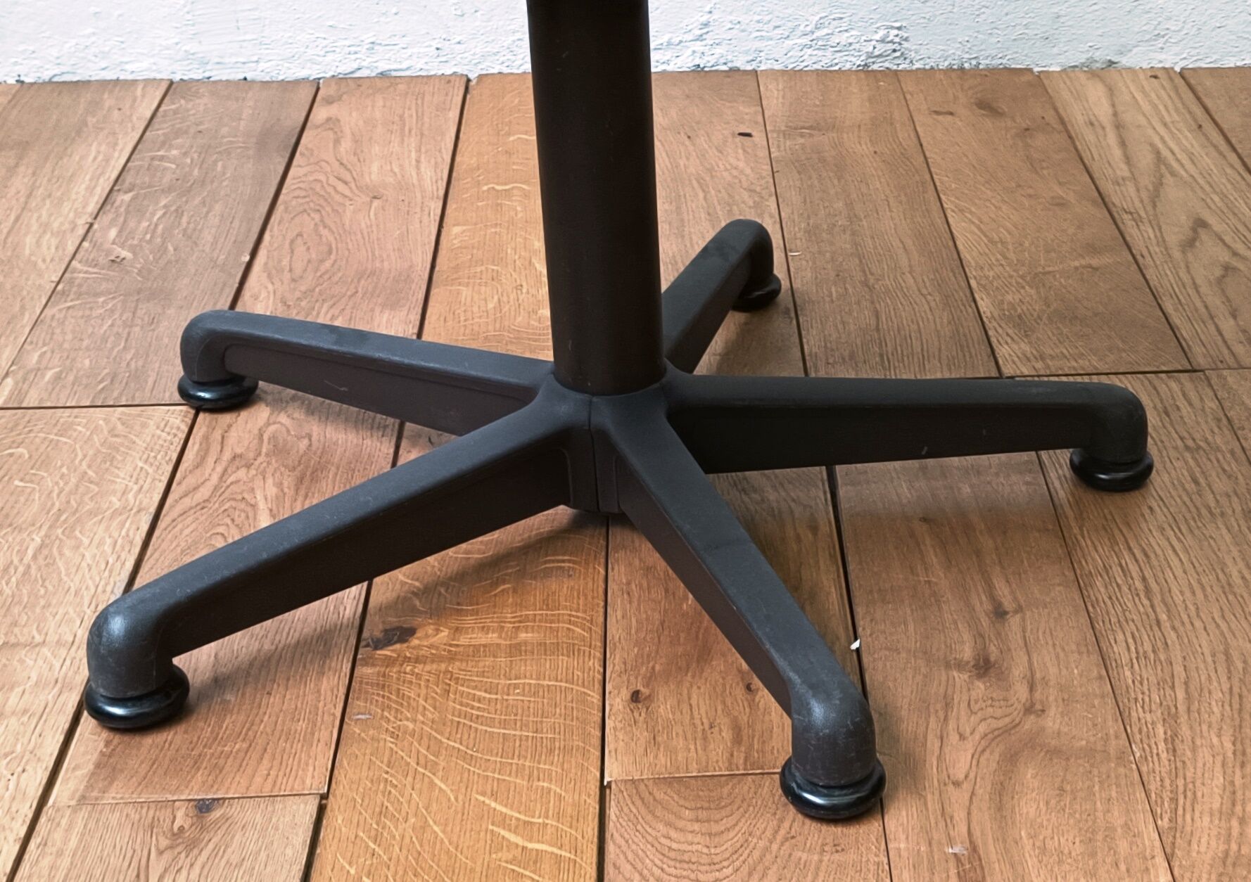 Comforto Armchair, International Furniture