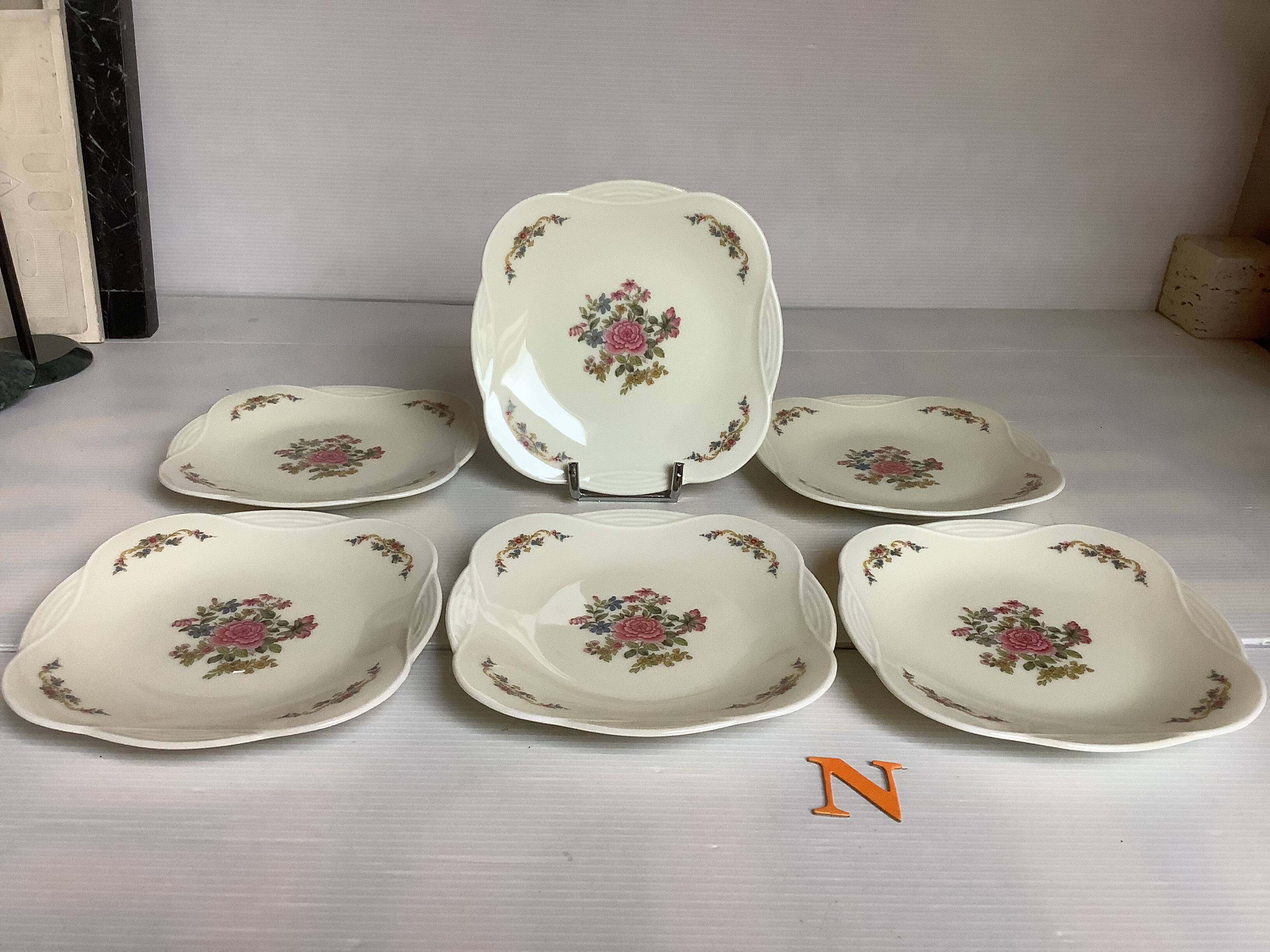 Six petites assiettes à fleurs Raynaud Limoges