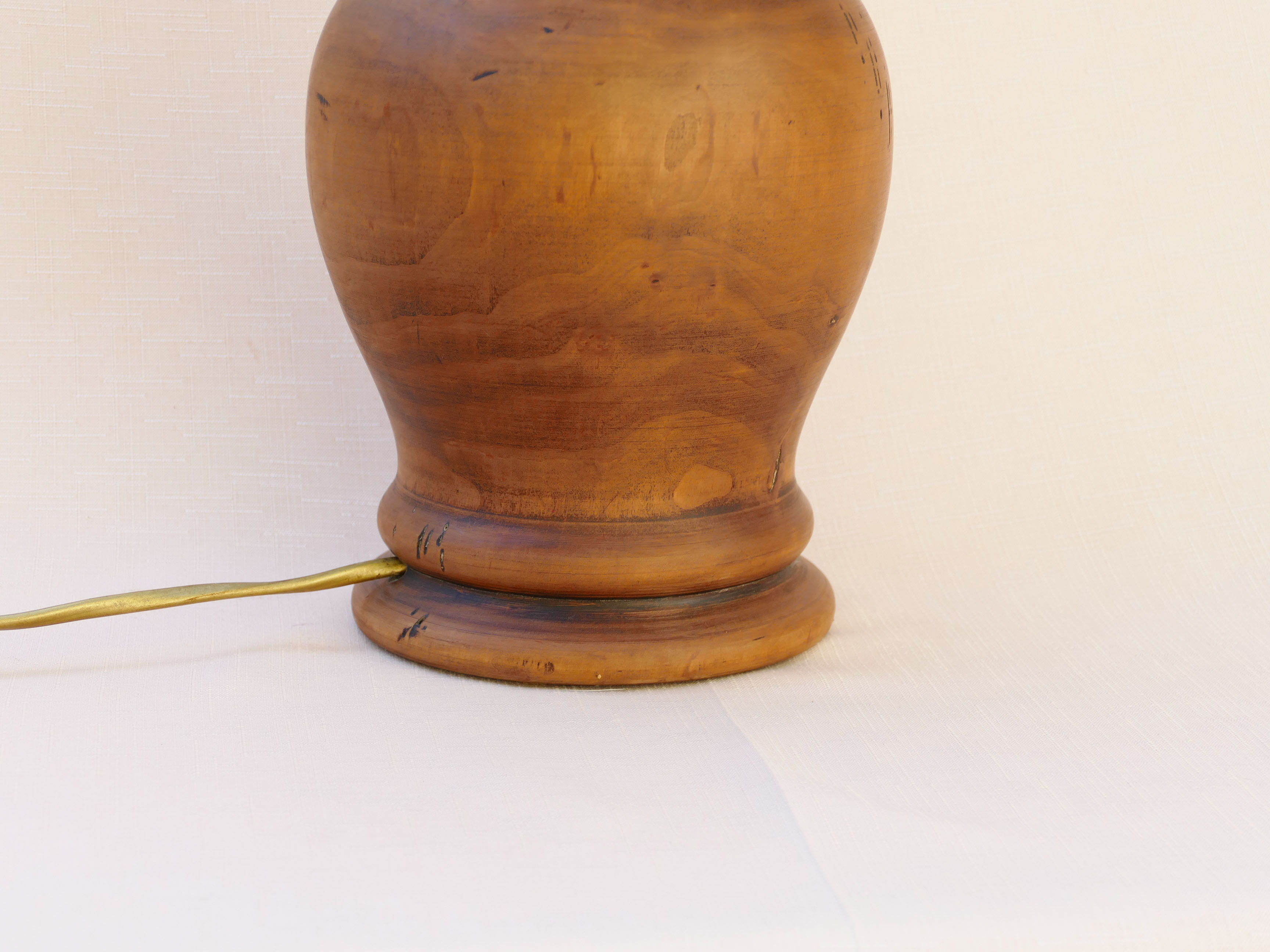 Vintage table lamp made of wood, opaline and brushed brass