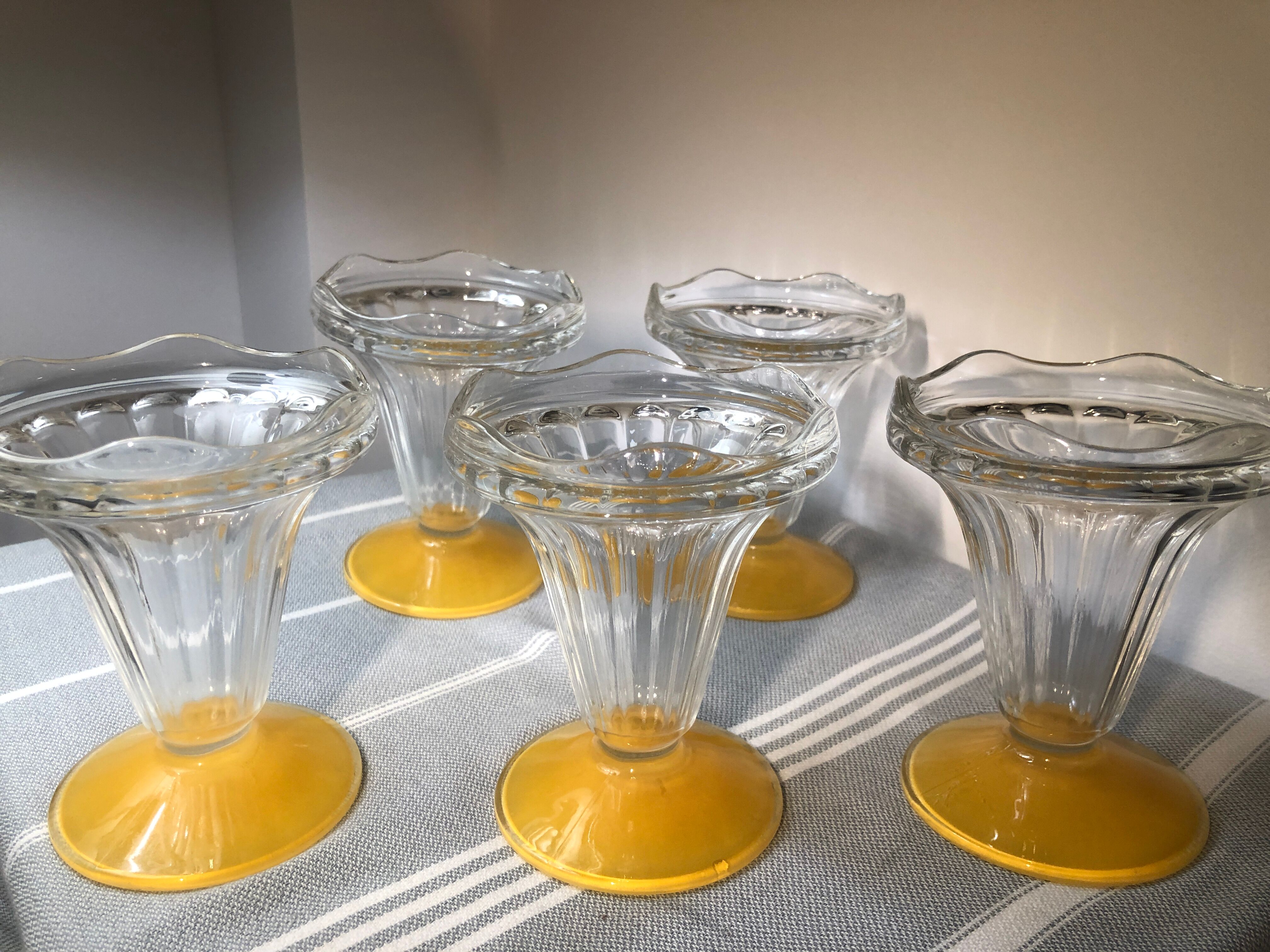 Set of 5 frosted yellow vintage ice cups