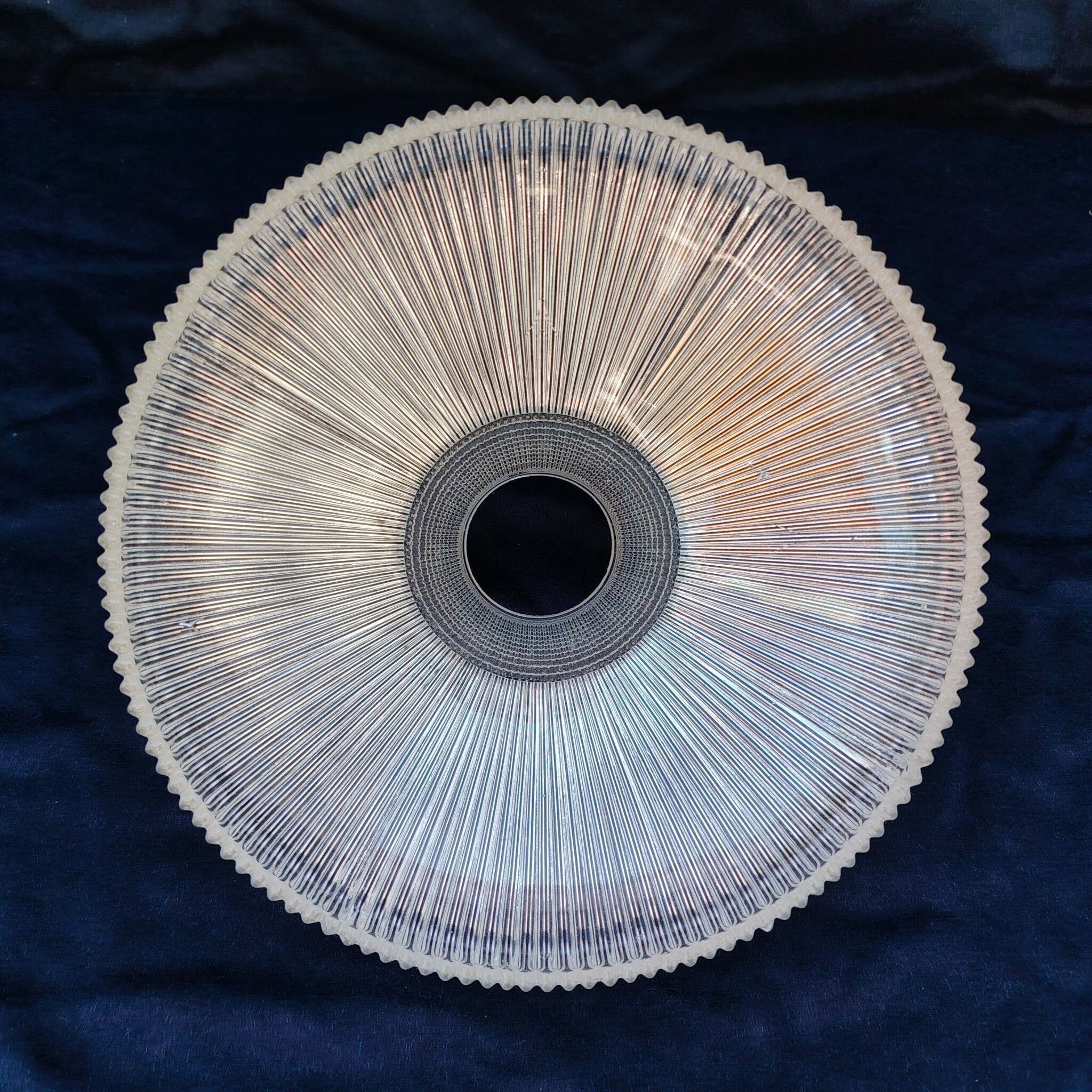 Abat-jour en verre holophane, design vintage