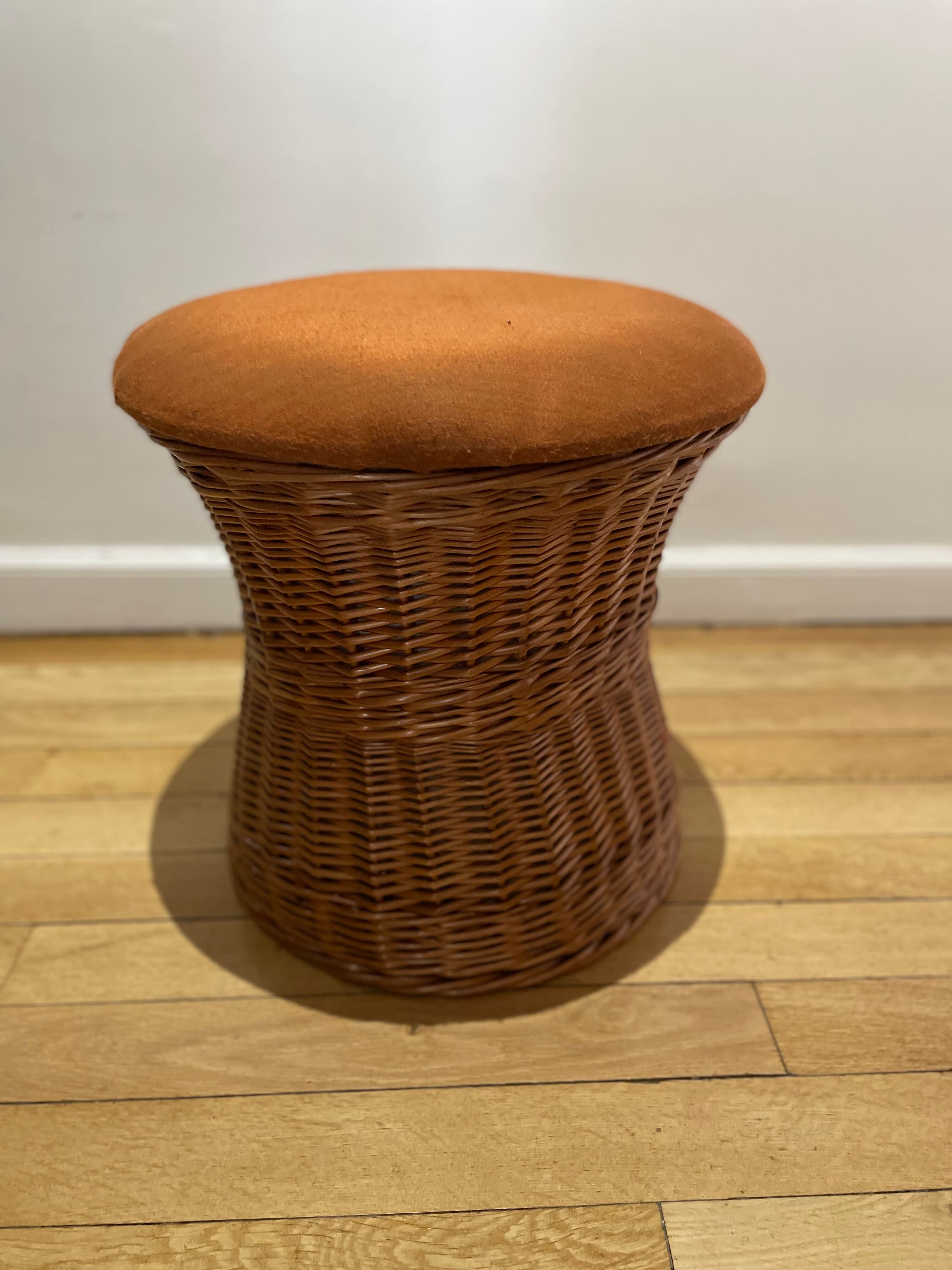 Wicker chest /pouf
