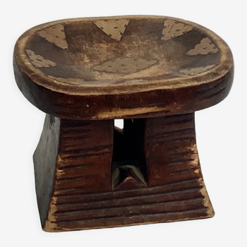 Tabouret africain en bois travaillé