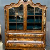 Antique Dutch display cabinet 18th century.
