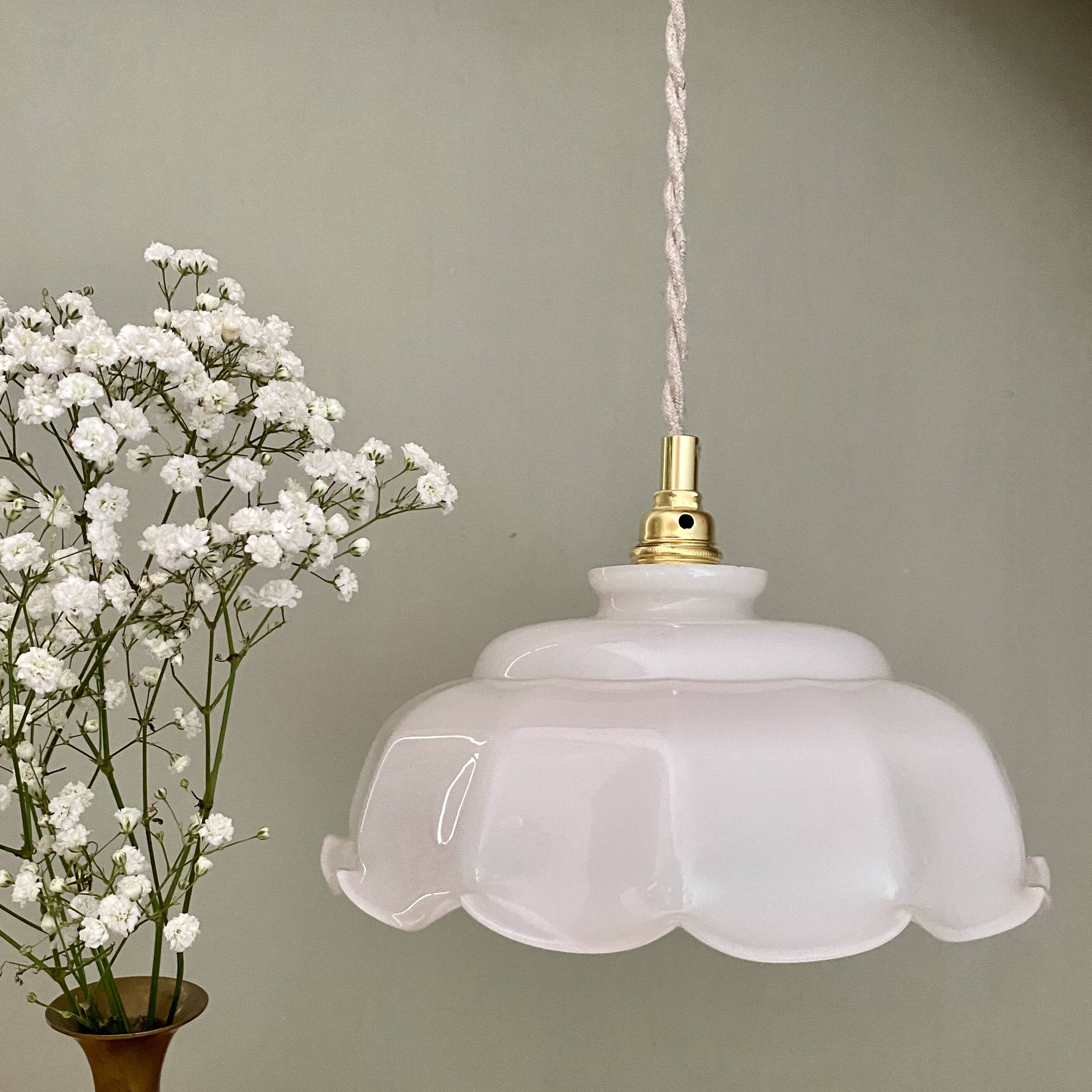 Vintage lamp lamp in white opaline