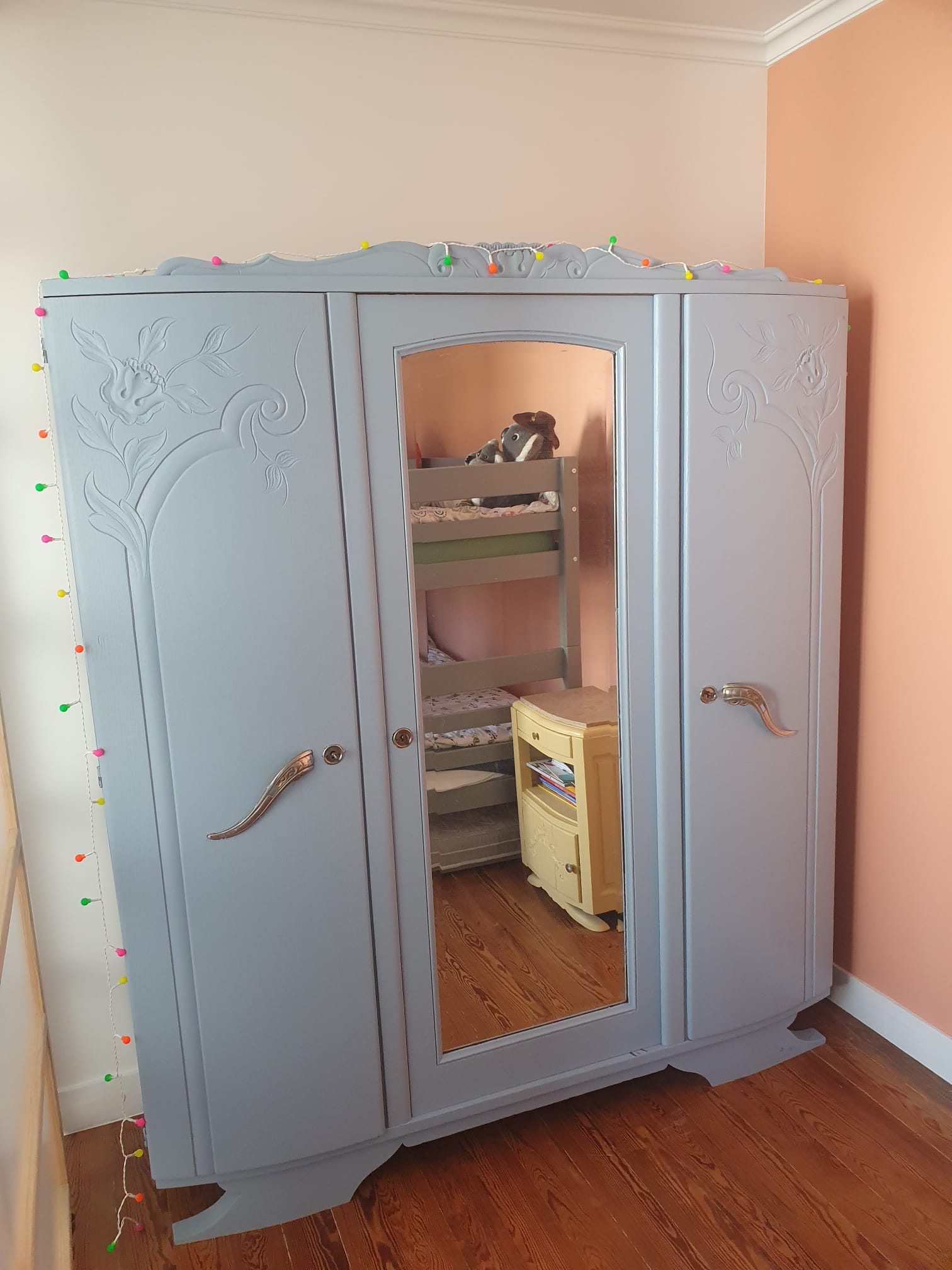 3-door cabinet 1950 solid hemp painted