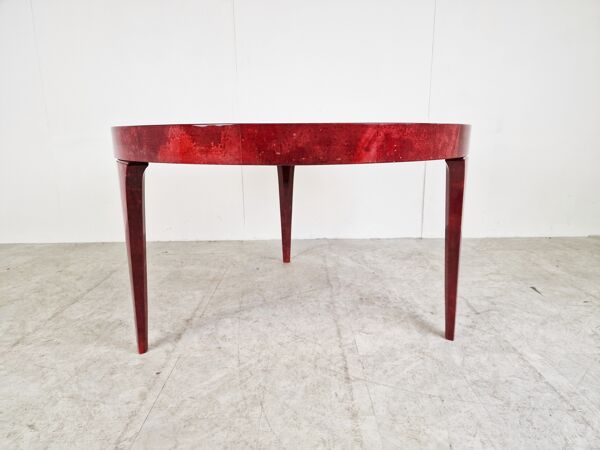 Table à manger italienne laquée rouge peau de chèvre parchemin par Aldo Tura années 1960