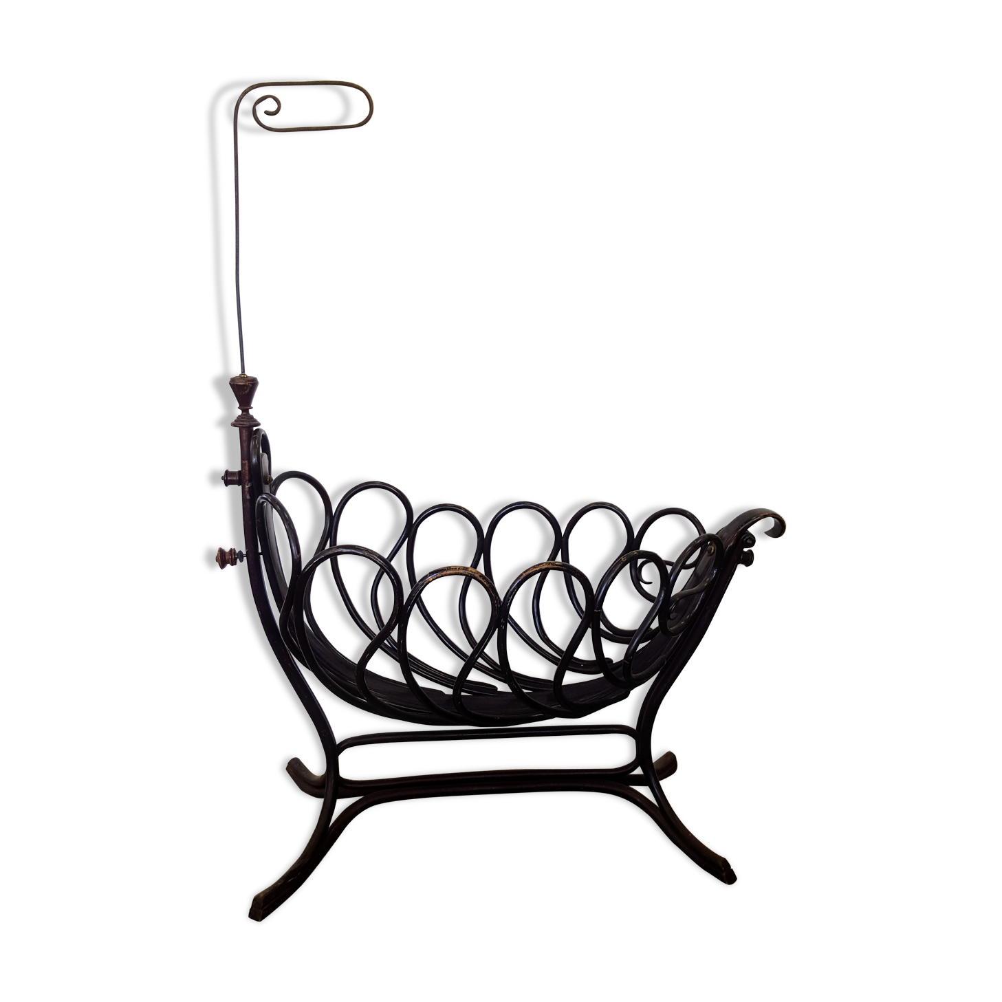 Curved wooden cradle