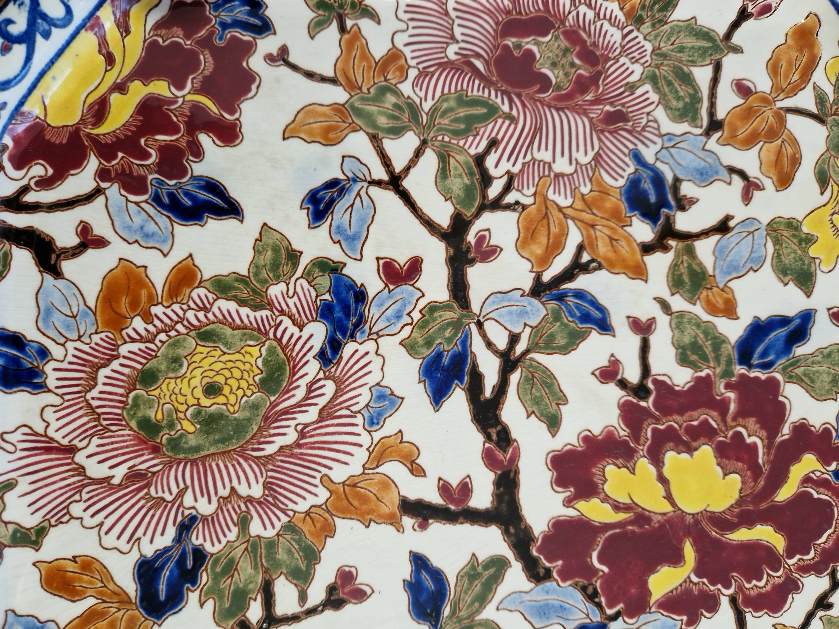 Antique serving dish in Gien earthenware – Japonese floral decoration