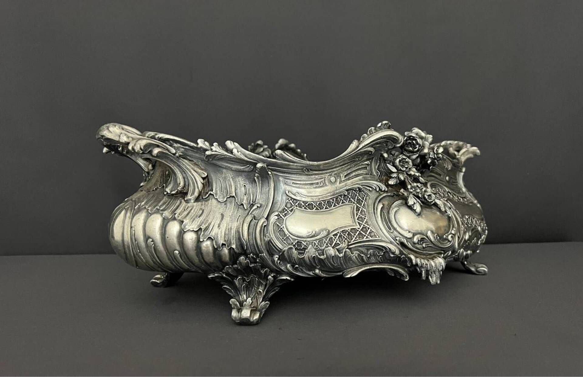 Large table planter in silvered bronze, Louis XV style.