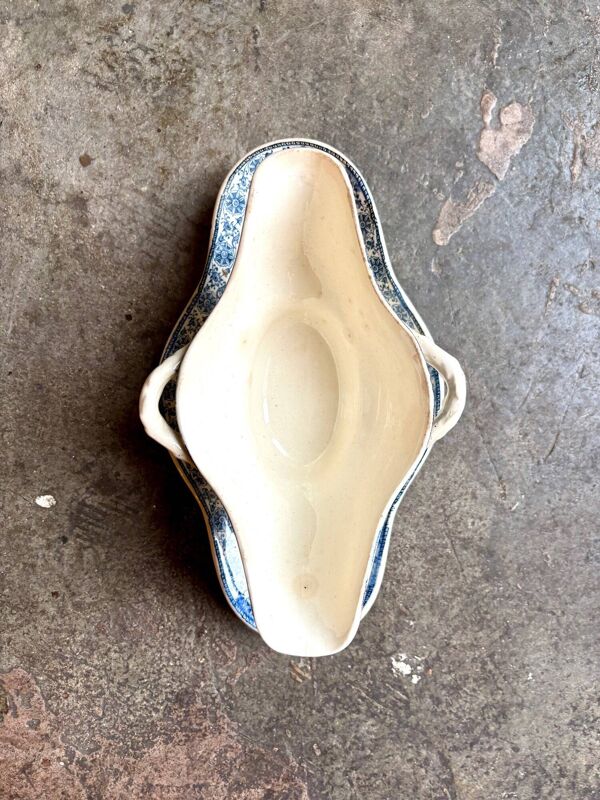 Saucière Gien en terre de fer, service ''Arabesques
