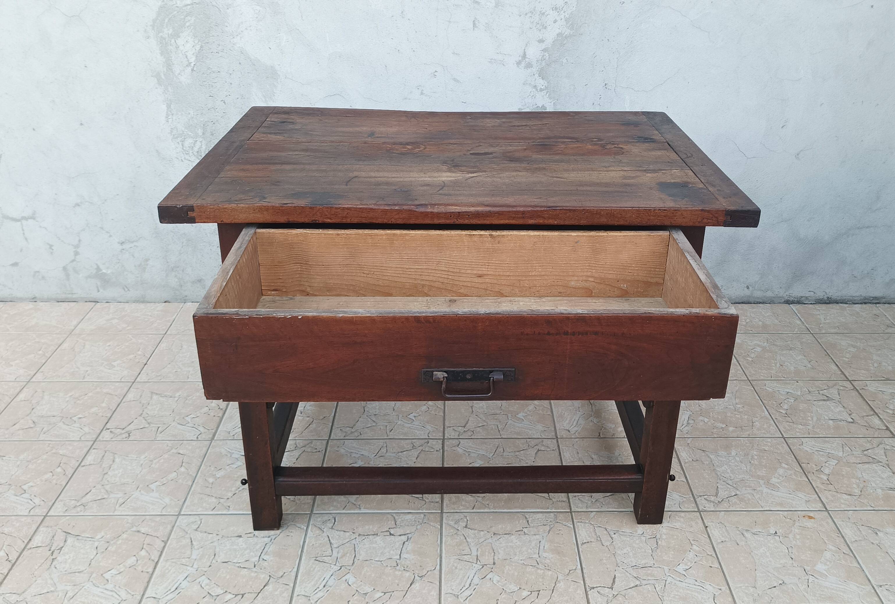 Old central island established trade furniture