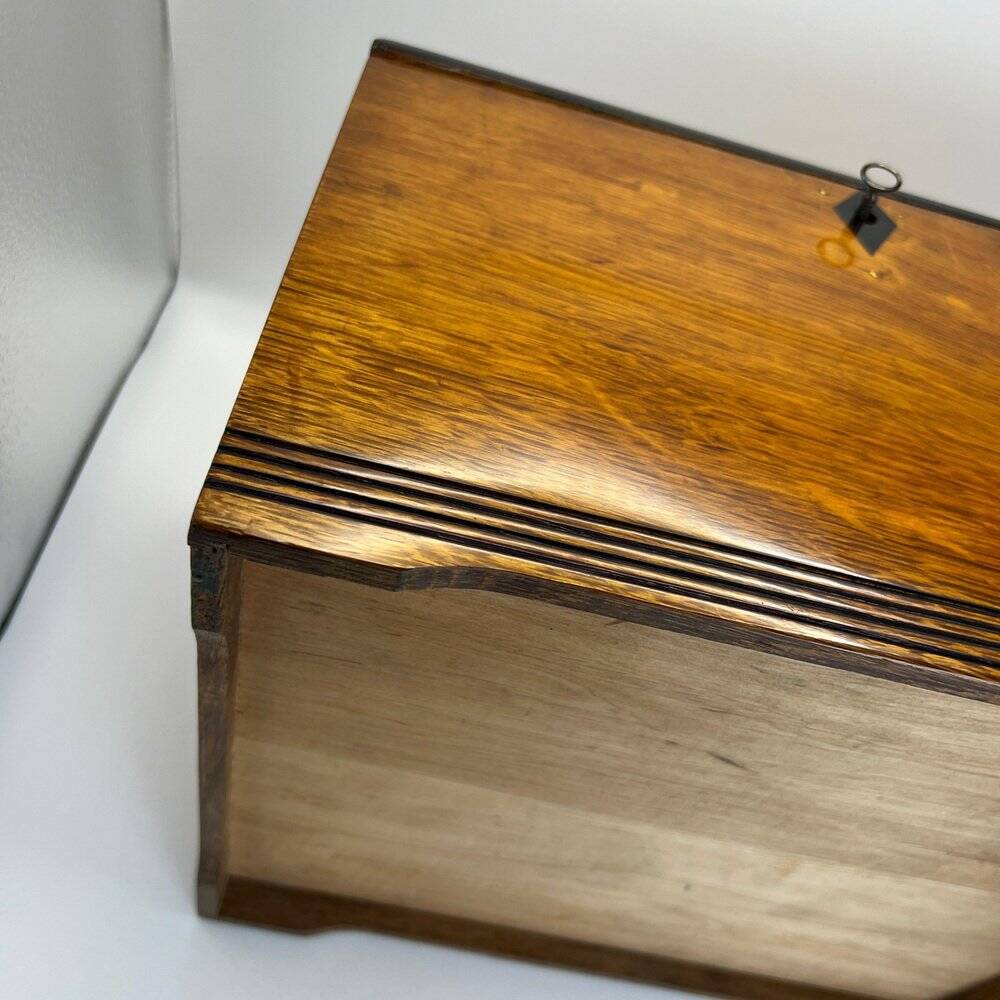Jugendstil / Art Nouveau Box in Partly Ebonized Solid Oak, Austria, 1900