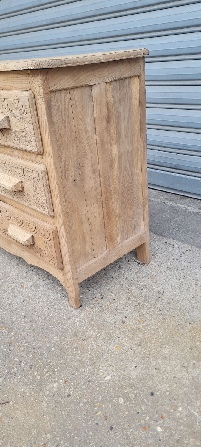 Breton chest of drawers in solid oak