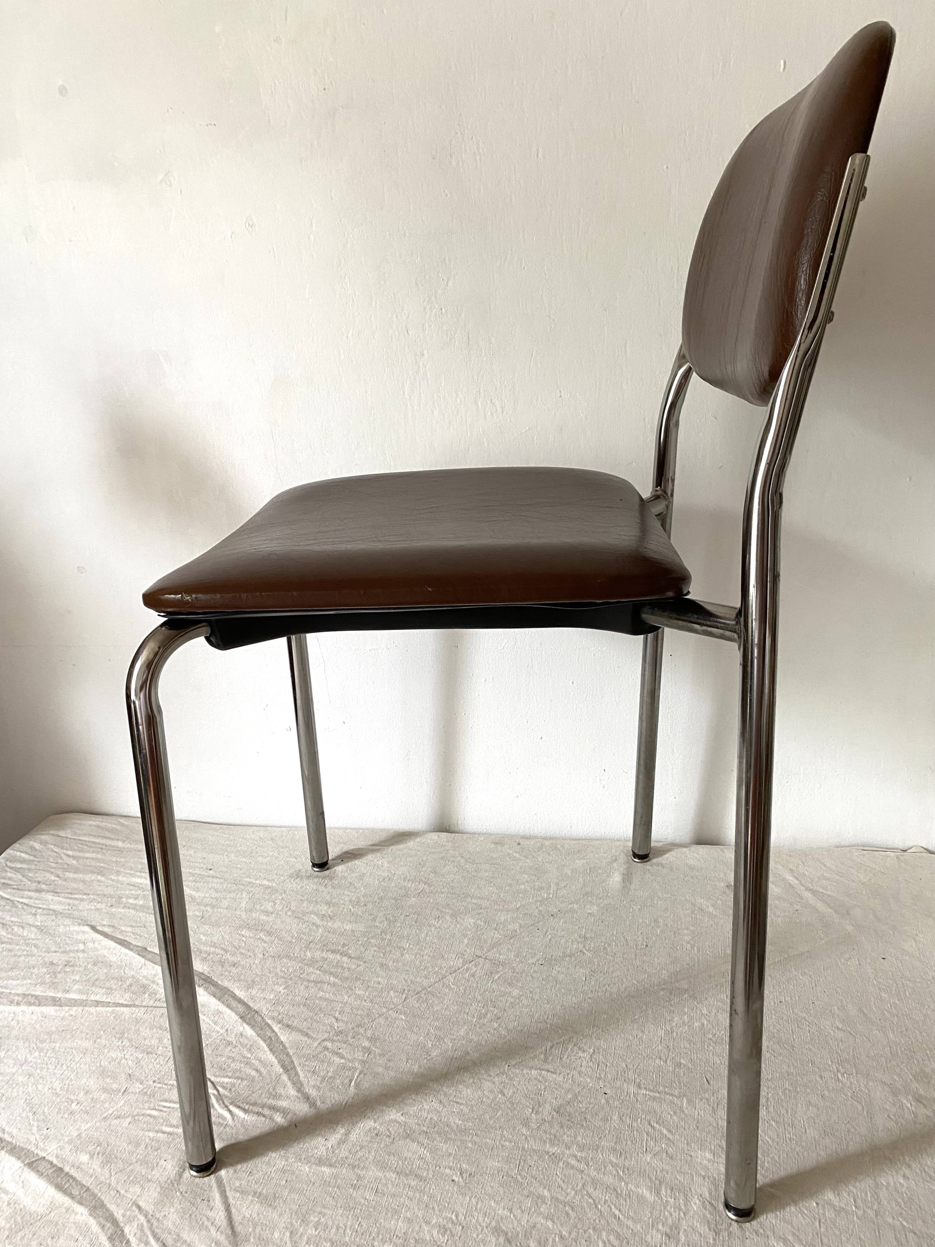 Chaise vintage en chrome et skaï