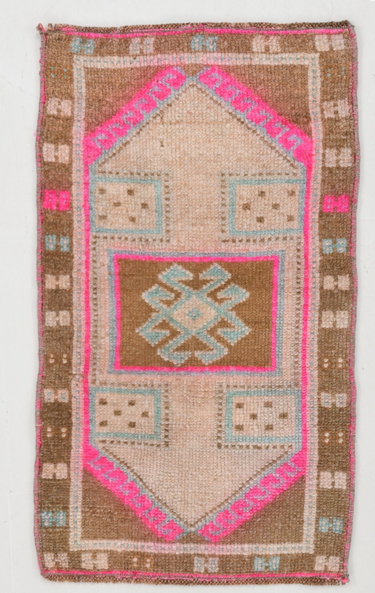 Tapis  vintage en laine fait à la main