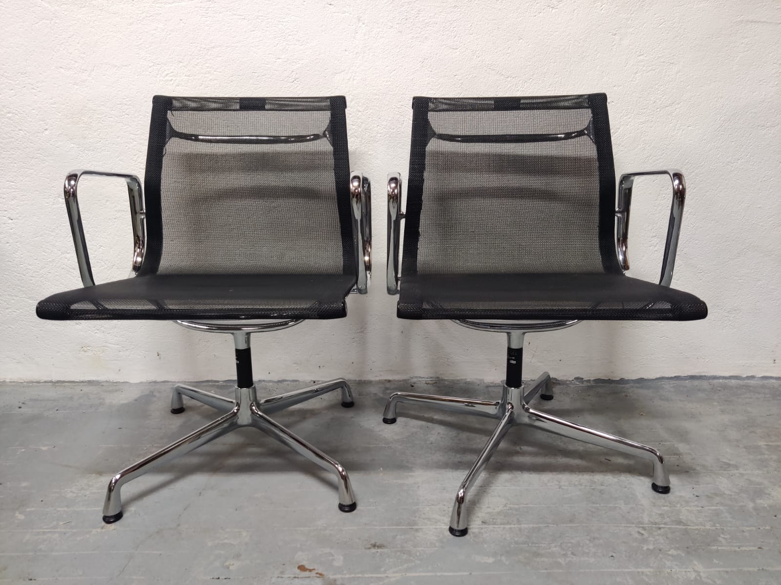 Armchair EA108 Charles & Rey Eames, Vitra