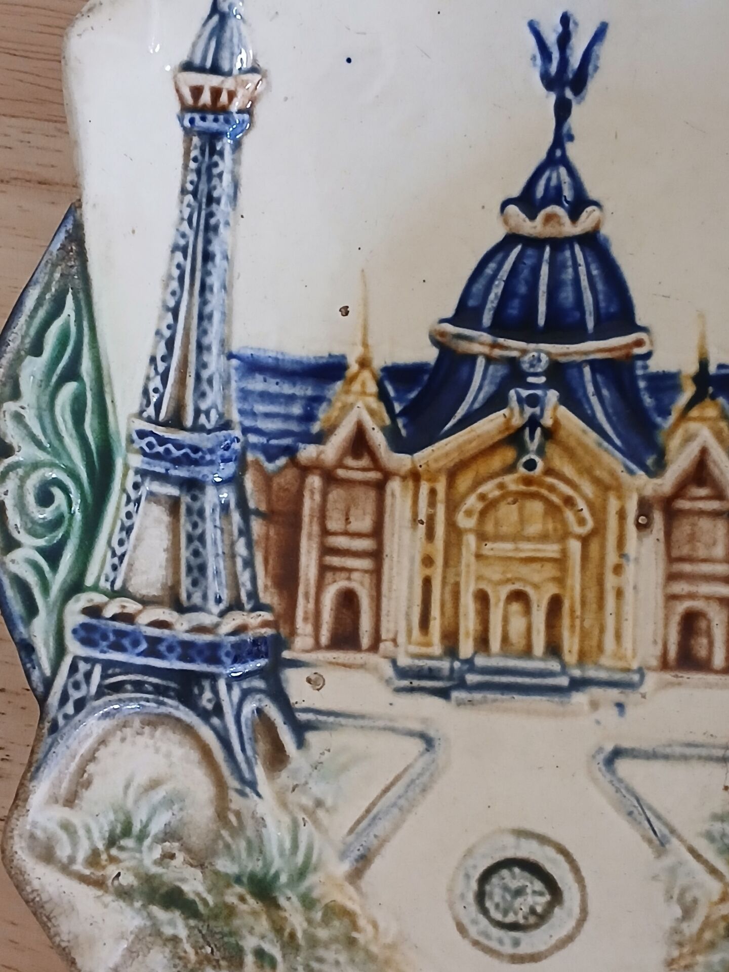 Plat en barbotine du XIXÈME Siècle