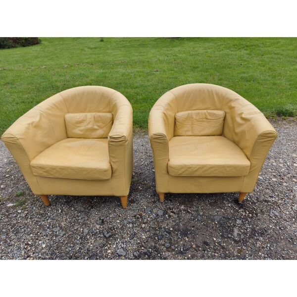 Paire de fauteuils simili cuir marron clair vintage
