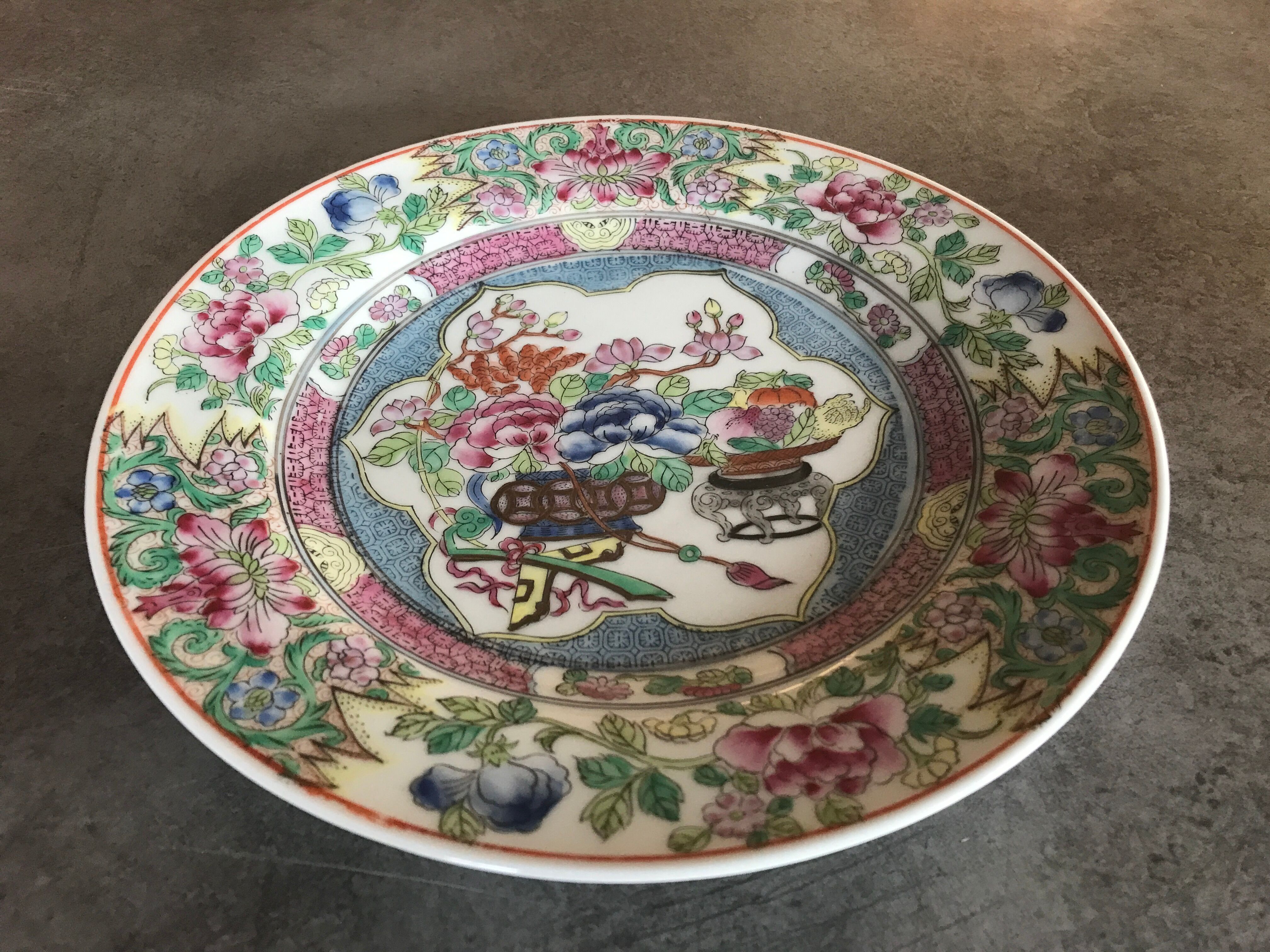 Porcelain plate from canton of china floral decoration 23 cm