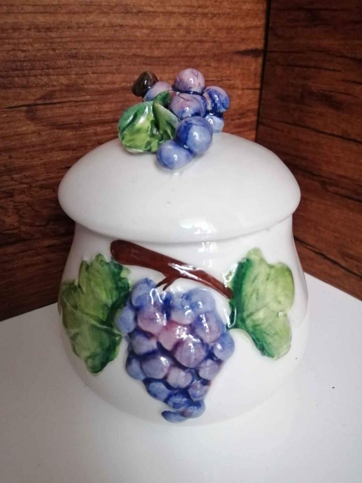 Powdered ceramic sugar pot