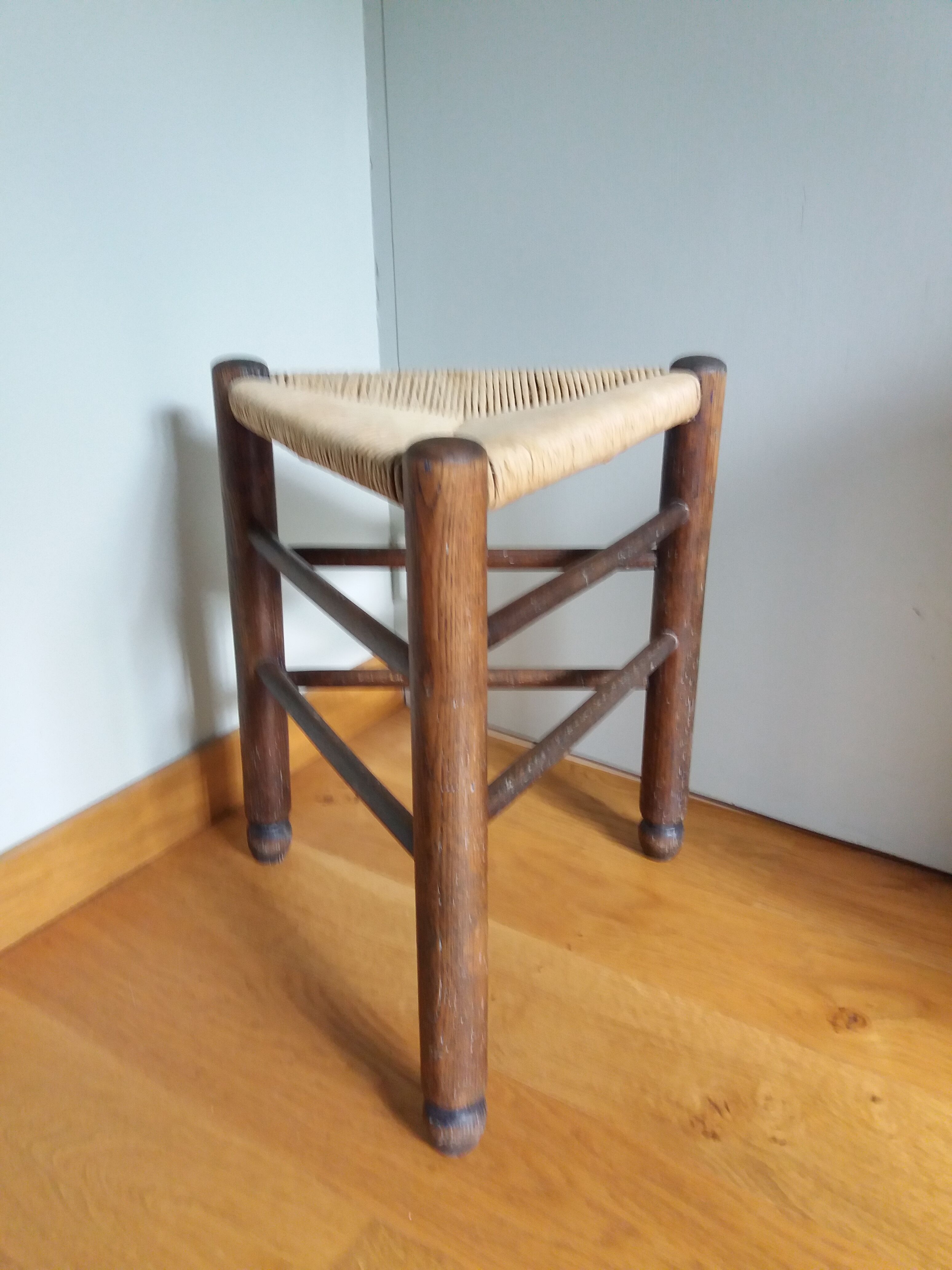 Mulched tripod stool