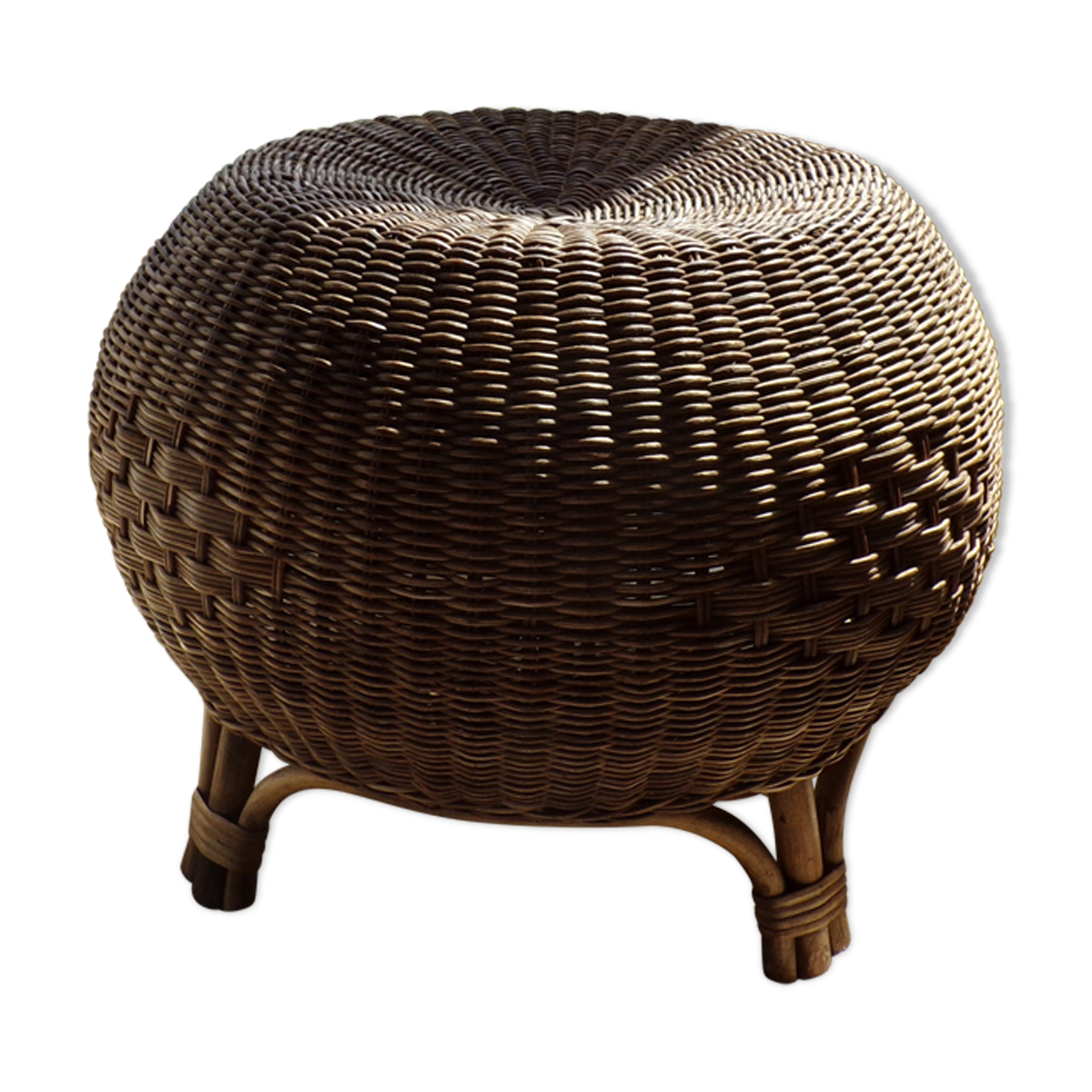 Wicker and rattan pouf