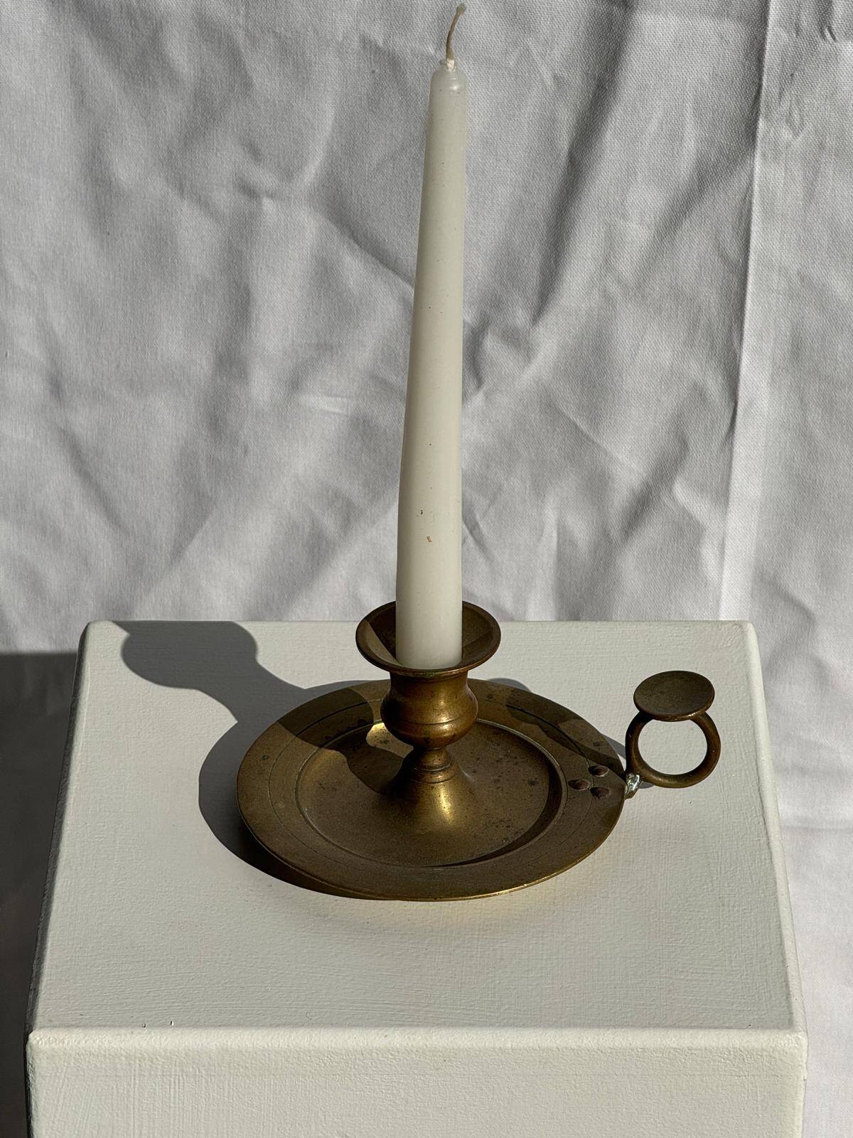 Antique gold hand candlestick with a handle fixed by 3 rivets H8 D13