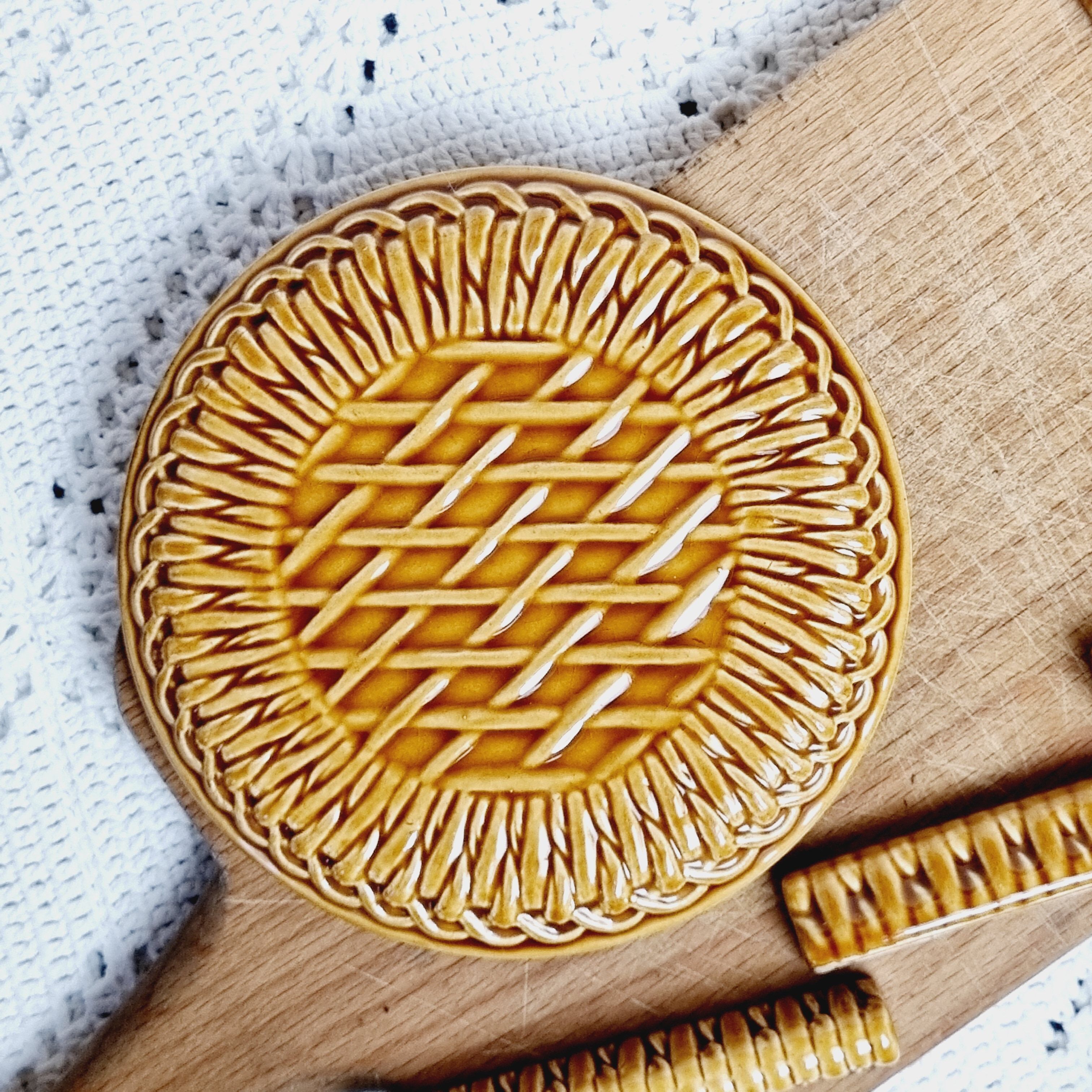 Set of 2 bottle mats and 11 Gien knife holders