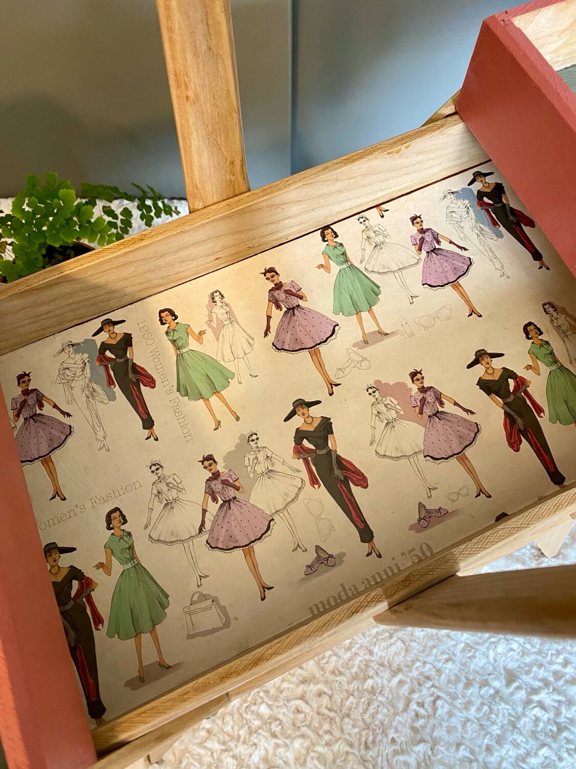 Vintage worker, sewing box with compass feet, 70s Scandinavian style.