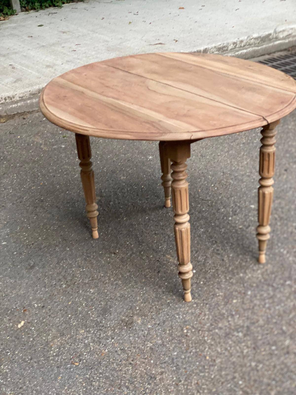 Renovated 18th century solid wood extendable round dining table with shutters