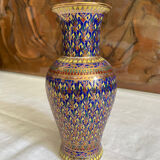 Graphic vase ornament and gilding