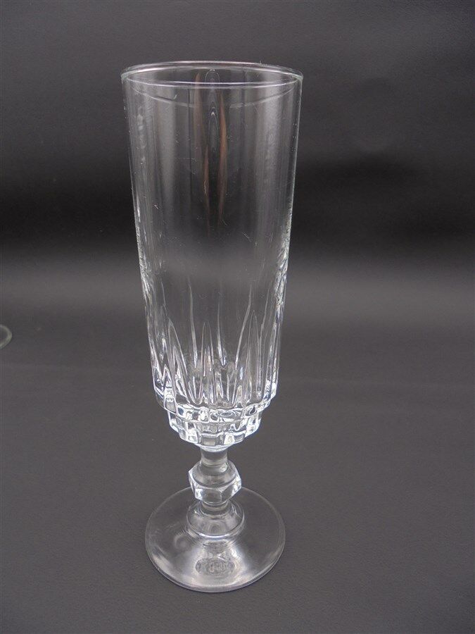 Lot of 6 mismatched champagne flutes