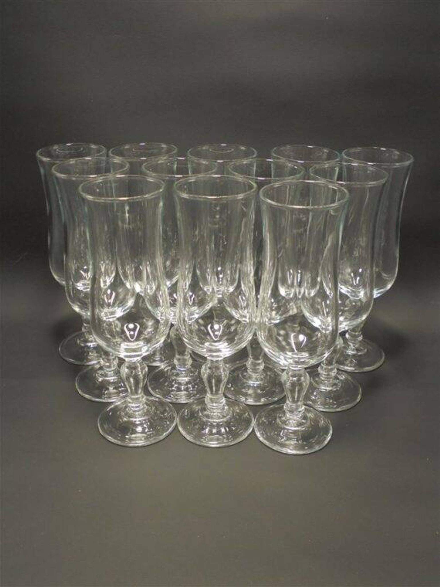 Série de 12 flûtes à champagne