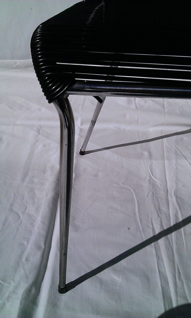 Series 4 chairs black scoubidou