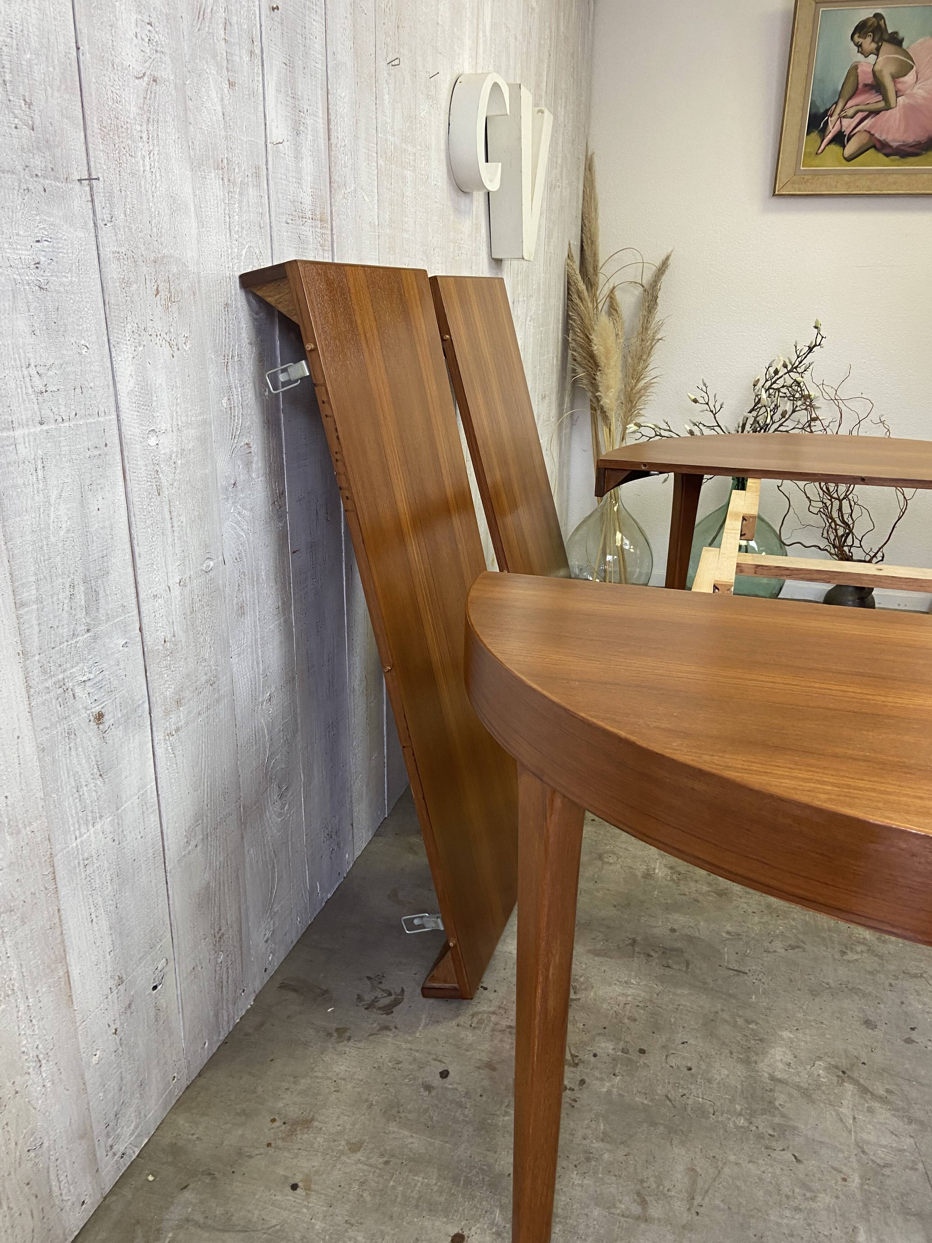 Vintage extendable table