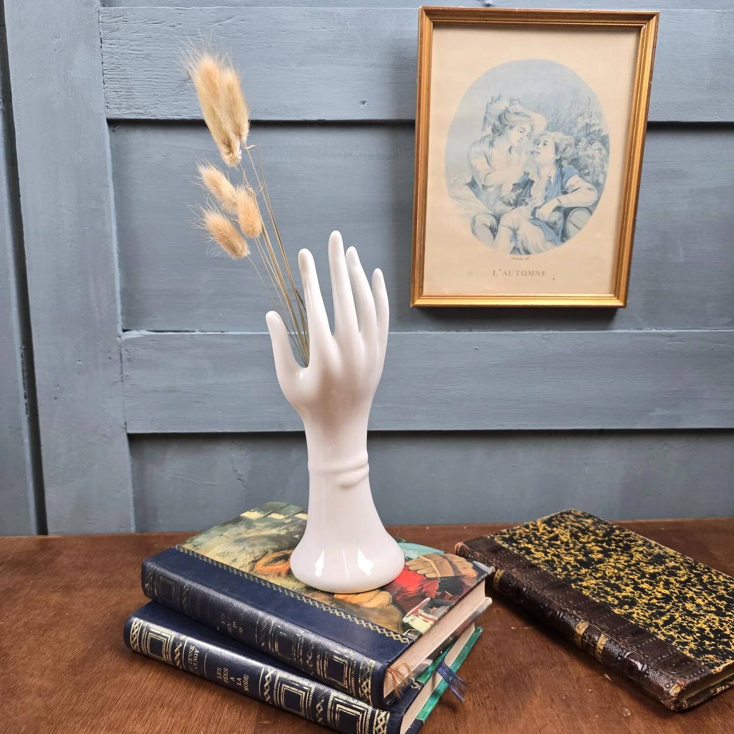 Main Baguier / Soliflore en porcelaine blanche