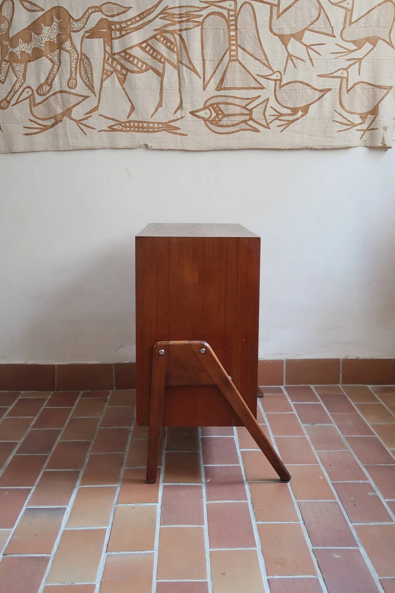 Vintage Scandinavian drop-leaf table in teak wood.